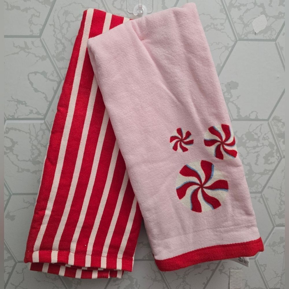 2pc Wondershop Christmas 100% cotton Pappermint Swirl Towel Set, New